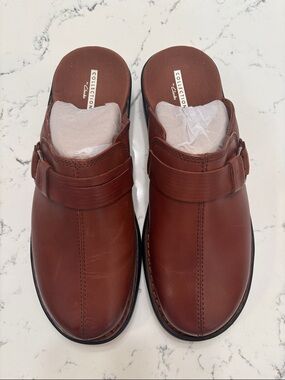 Clark’s Women’s Dark Tan Leather Slides